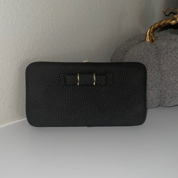 CellularOutfitter Bow Clutch Wallet Hideaway Wristlet - Picture 2 of 5